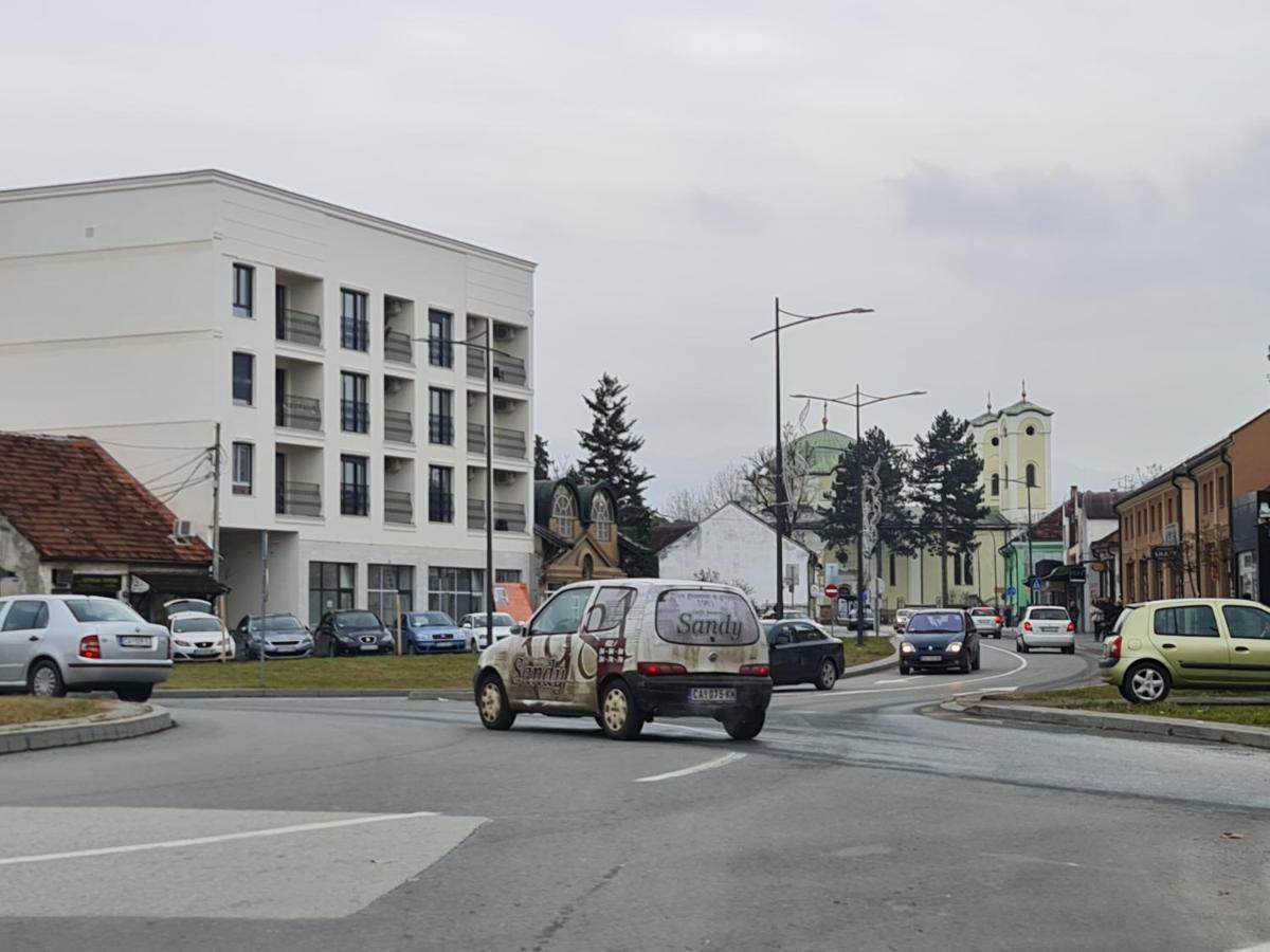 Grand Lux Apartman Cacak Luaran gambar