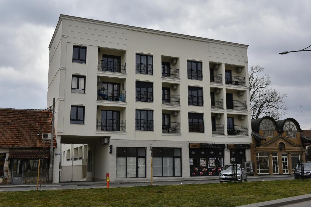 Grand Lux Apartman Cacak Luaran gambar